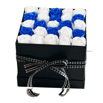 Fehér–kék rózsabox